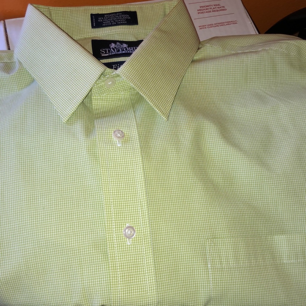 Stafford Wrinkle Free Broadcloth Fitted.  L/S Shirt Size 17.5